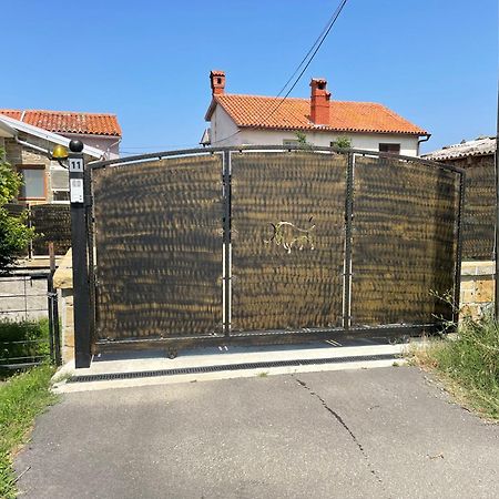 Villa Sanela Pobegi Екстериор снимка